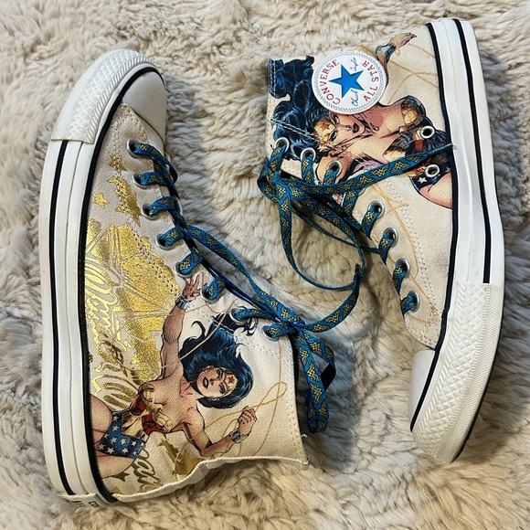 Wonder Woman Hi Top Converse - Picture 2 of 14